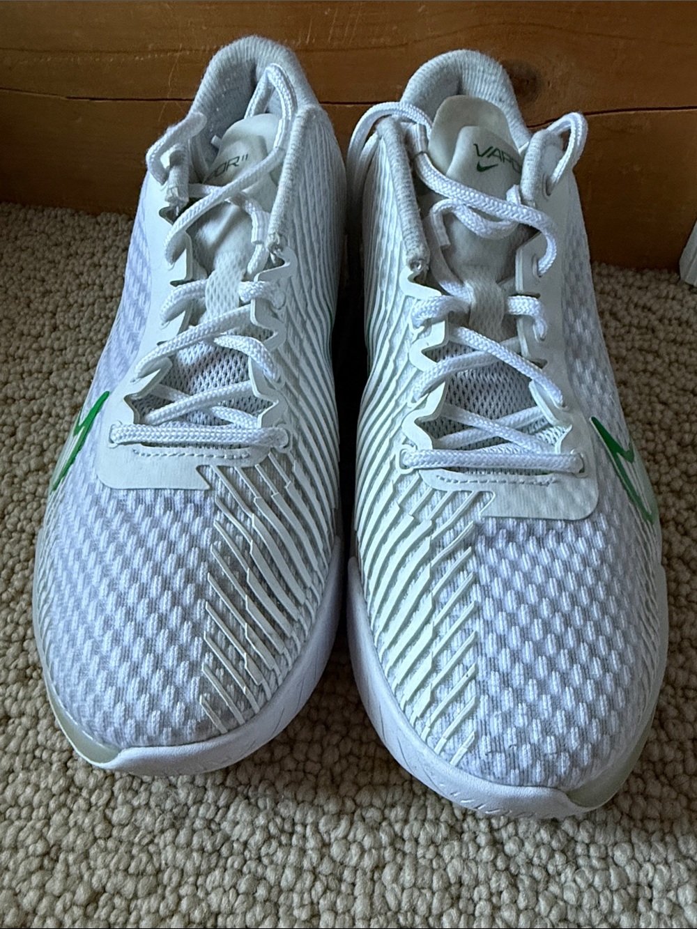 Nike Air Zoom Vapor 11 green and white tennis court shoe size 8 - Picture 9 of 9